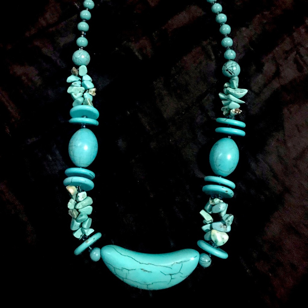 CHUNKY BEADED NECKLACE